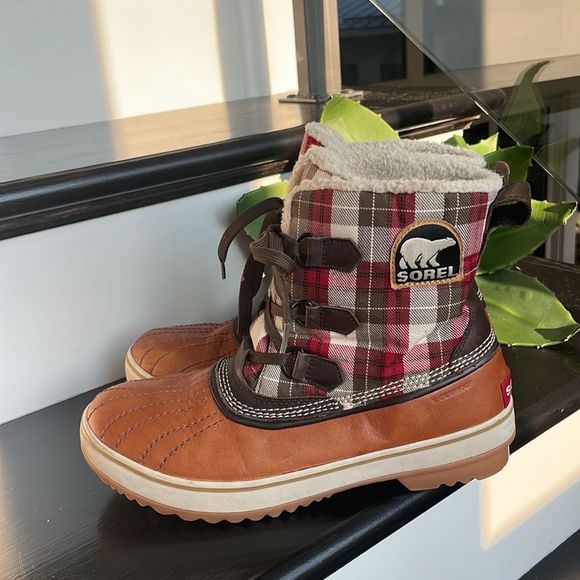 Sorel Shoes - Sorel waterproof lace up boots duck shoes womens 9 Sherpa plaid brown red